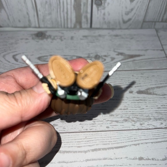 Funko Collectible Figurine Mystery Mini Eren Jaeger Green Cape Anime Display - Picture 4 of 4